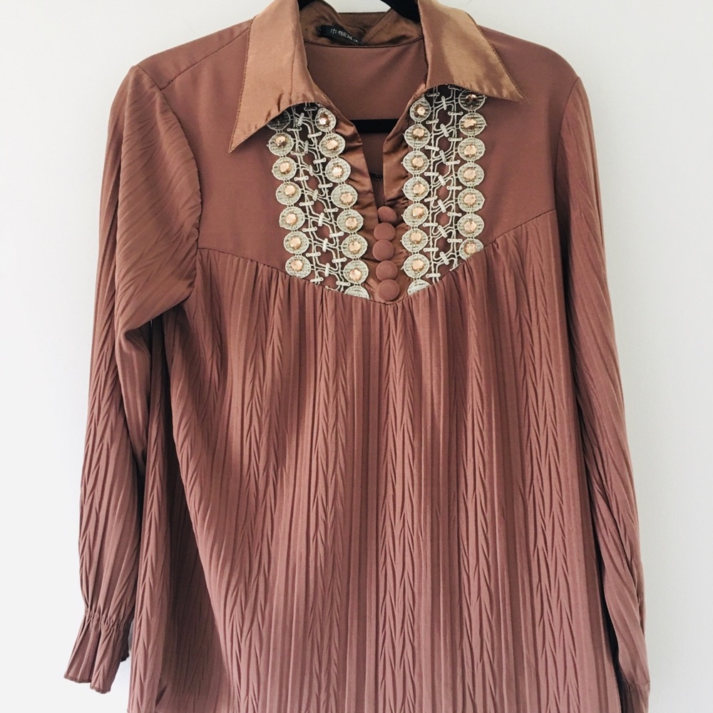 Sectioned Collared Blouse - Picture 2 of 5